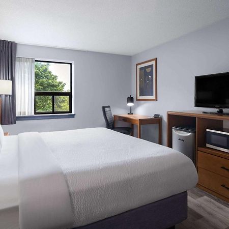 Travelodge By Wyndham Barrie Kültér fotó
